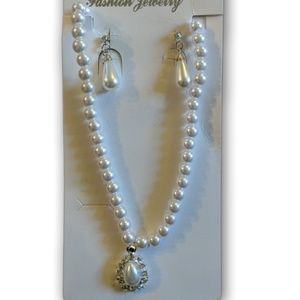 Fashion Pearl Costume Necklace Earrings Set